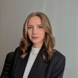 Psk. İrem Uçkan — Psikoloji. Portre fotoğrafı.