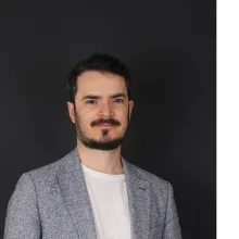 Op. Dr. Ali Çetinkaya — Plastik Rekonstrüktif Ve Estetik Cerrahi, İstanbul. Portre fotoğrafı.
