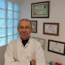 Dr. Fahri Davulcu. Portre fotoğrafı.