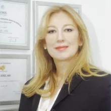 Dr. Ayfer Seke — Akupunktur, İstanbul. Portre fotoğrafı.
