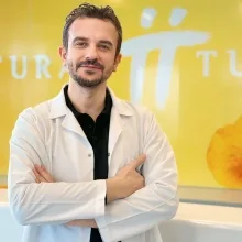 Uzm. Dr. Abdullah Yoldaş — Fiziksel Tıp Ve Rehabilitasyon, Bursa. Portre fotoğrafı.