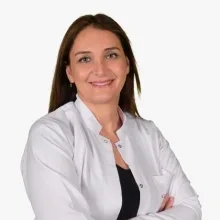 Prof. Dr. Elif Aksoy — Kulak Burun Boğaz, İstanbul. Portre fotoğrafı.