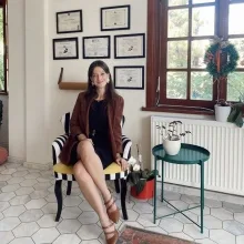Psk. Dan. Gizem Özkarakaşoğlu — Psikolojik Danışma ve Rehberlik, İstanbul. Portre fotoğrafı.