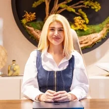 Uzm. Psk. Ezgi Zeynep Dalkürek — Psikoloji, Mersin. Portre fotoğrafı.