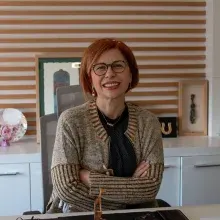 Doç. Dr. Esra Ayşin Tonguç — Kadın Hastalıkları Ve Doğum, Çankaya, Ankara. Portre fotoğrafı.