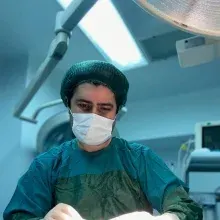 Op. Dr. Mustafa Ünal — Plastik Rekonstrüktif Ve Estetik Cerrahi, İstanbul. Portre fotoğrafı.