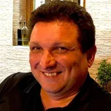 Prof. Dr. Altay Sencer — Beyin Ve Sinir Cerrahisi, Fatih, İstanbul. Portre fotoğrafı.