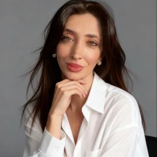 Psk. Zeynep Gökmen — Psikoloji, Mustafakemalpaşa, Bursa. Portre fotoğrafı.