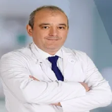 Uzm. Dr. Abdullah Turasan — Dermatoloji, İstanbul. Portre fotoğrafı.