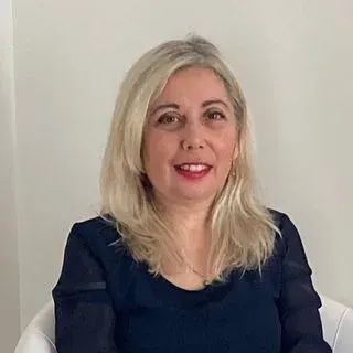 Dr. Elif Şanlık — Psikiyatri, İstanbul. Portre fotoğrafı.