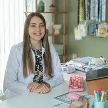 Uzm. Dr. Tuğçe Ertürk Yılmaz — Dermatoloji, İstanbul. Portre fotoğrafı.