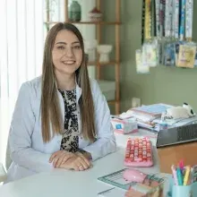 Uzm. Dr. Tuğçe Ertürk Yılmaz — Dermatoloji, İstanbul. Portre fotoğrafı.