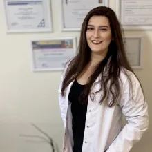 Fzt. Cansu Koç — Fizyoterapi Ve Rehabilitasyon, Sakarya. Portre fotoğrafı.