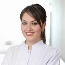 Op. Dr. Cansu Kanlıoğlu Güler — Kadın Hastalıkları Ve Doğum, Balıkesir. Portre fotoğrafı.