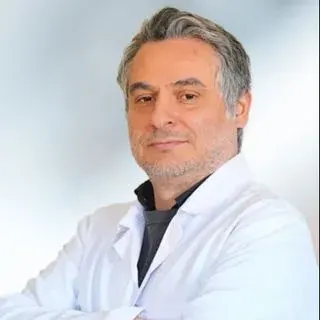 Uzm. Dr. Levent Turhan — Psikiyatri, İstanbul. Portre fotoğrafı.