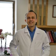 Op. Dr. Evren Ceylan — Kadın Hastalıkları Ve Doğum, Denizli. Portre fotoğrafı.