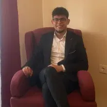 Psk. Burak Yılmaz Karaca — Psikoloji, Balıkesir. Portre fotoğrafı.