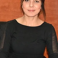 Uzm. Dr. Gülden Bilişik Doğan — Enfeksiyon Hastalıkları, Gaziantep. Portre fotoğrafı.