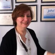 Uzm. Dr. Sibel Ünlü — Dermatoloji, Bursa. Portre fotoğrafı.