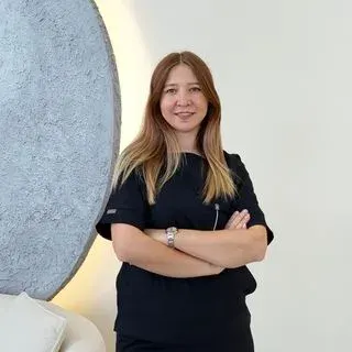 Dt. Kübra Nur Tuna Alkan — Diş Hekimi, Ankara. Portre fotoğrafı.