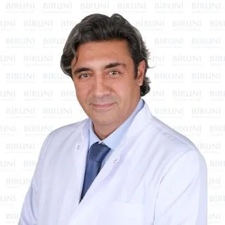 Doç. Dr. Uğur Temel — Göğüs Cerrahisi, Küçükçekmece, İstanbul. Portre fotoğrafı.
