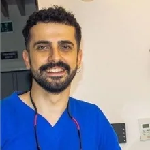 Dt. Yiğit Gürlen — Diş Hekimi, Adana. Portre fotoğrafı.