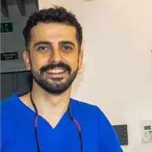 Dt. Yiğit Gürlen — Diş Hekimi, Adana. Portre fotoğrafı.