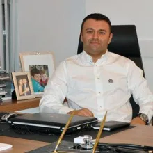 Prof. Dr. Ahmet Ursavaş — Göğüs Hastalıkları, Bursa. Portre fotoğrafı.