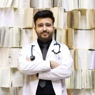 Uzm. Dr. Mehmet Furkan Uzun — Çocuk Sağlığı Ve Hastalıkları. Portre fotoğrafı.