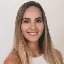 Psk. Ezgi Seray Erdoğan — Psikoloji, İzmir. Portre fotoğrafı.