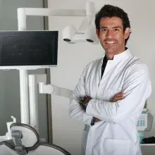 Dr. Dt. Ertuğrul Çetinkaya — Şişli, İstanbul. Portre fotoğrafı.