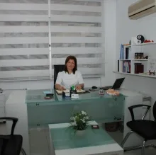 Dt. Nevin Kilecioğlu — Diş Hekimi, Adana. Portre fotoğrafı.