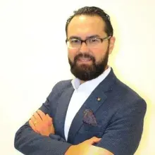 Op. Dr. İlker Yassa — Beyin Ve Sinir Cerrahisi, İstanbul. Portre fotoğrafı.