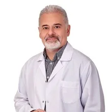 Uzm. Dr. İbrahim Emre Erol — Dermatoloji, Küçükçekmece, İstanbul. Portre fotoğrafı.