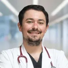 Uzm. Dr. Ali Gioventikli — İç Hastalıkları, Yıldırım, Bursa. Portre fotoğrafı.
