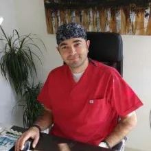 Dt. Deniz Devrim Duraklıoğlu — Diş Hekimi, İstanbul. Portre fotoğrafı.