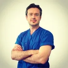 Doç. Dr. Faruk Özgör — Üroloji, İstanbul. Portre fotoğrafı.