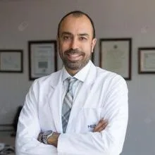 Prof. Dr. Serhan Tuncer — Plastik Rekonstrüktif Ve Estetik Cerrahi, Ankara. Portre fotoğrafı.