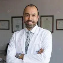 Prof. Dr. Serhan Tuncer — Plastik Rekonstrüktif Ve Estetik Cerrahi, Ankara. Portre fotoğrafı.