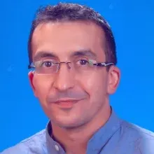 Doç. Dr. Celalettin Sever — Plastik Rekonstrüktif Ve Estetik Cerrahi, İstanbul. Portre fotoğrafı.