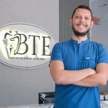 Uzm. Dt. Tolga Emek — Eskişehir. Portre fotoğrafı.