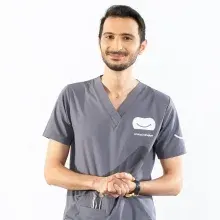 Dt. Halil İbrahim Hanege — Diş Hekimi, İstanbul. Portre fotoğrafı.