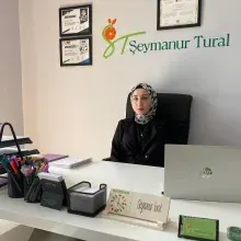 Dyt. Şeymanur Tural — Diyetisyen, Samsun. Portre fotoğrafı.