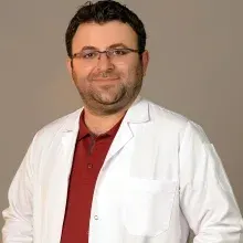 Uzm. Dr. Adnan Azizoğlu — Çocuk Sağlığı Ve Hastalıkları, Mardin. Portre fotoğrafı.
