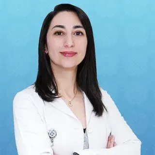 Uzm. Dr. Gülce Coşku Yılmaz Çakan — Nöroloji, Kadıköy, İstanbul. Portre fotoğrafı.