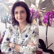 Uzm. Dr. Işıl Uğurad — Psikiyatri, İstanbul. Portre fotoğrafı.