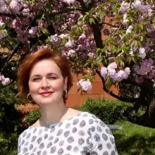 Doç. Dr. Naz Berfu Akbaş — Psikiyatri, İstanbul. Portre fotoğrafı.