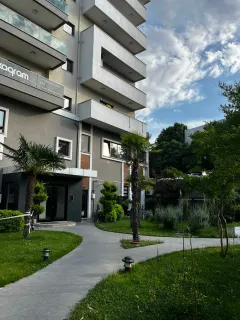 Dkt. Simay Özenbaş Yıldız profilinde yer alan galeri fotoğrafı.