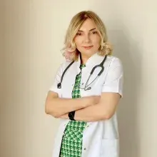Op. Dr. Asude Köksal — Plastik Rekonstrüktif Ve Estetik Cerrahi, İstanbul. Portre fotoğrafı.