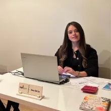 Dyt. Sena Gül Ece — Diyetisyen, İstanbul. Portre fotoğrafı.